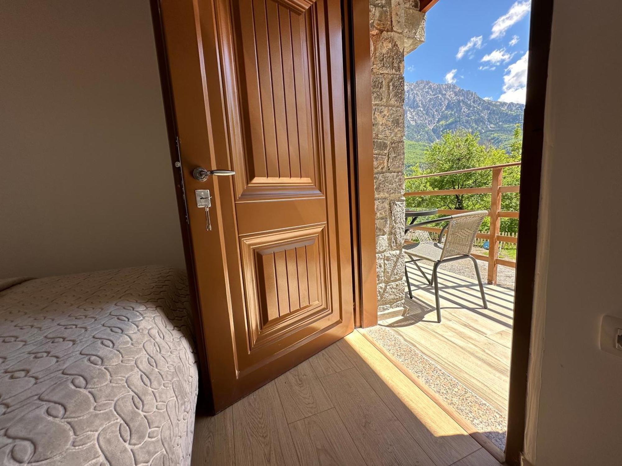 Bujtina Carku Hotel Theth Luaran gambar