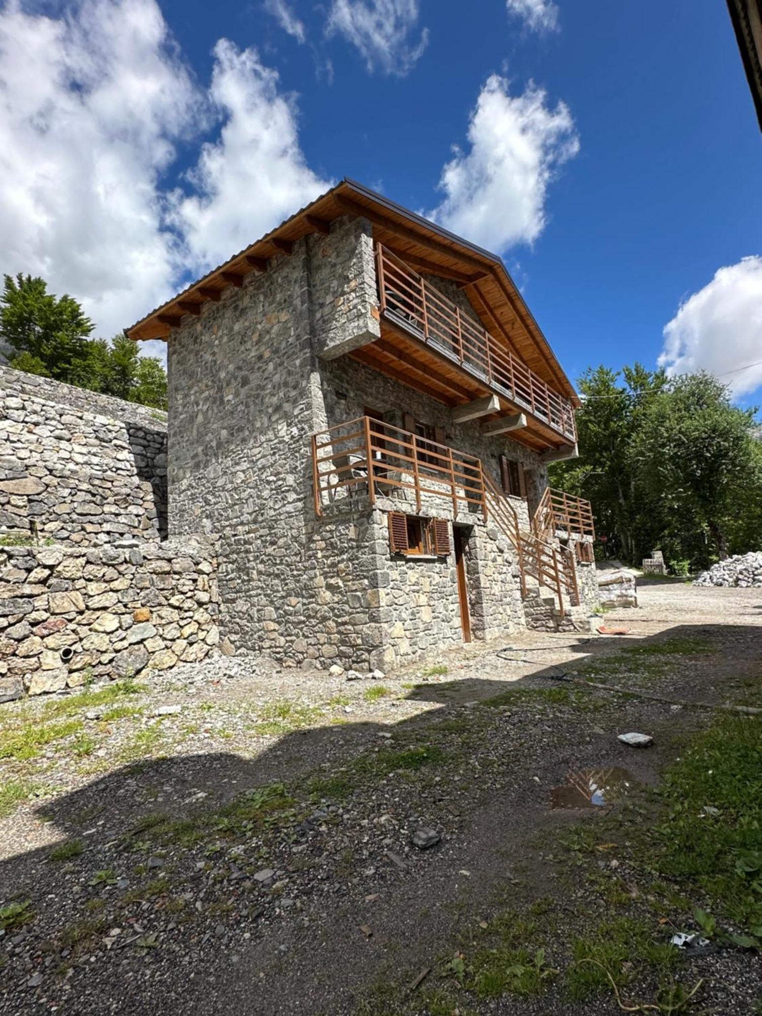 Bujtina Carku Hotel Theth Luaran gambar